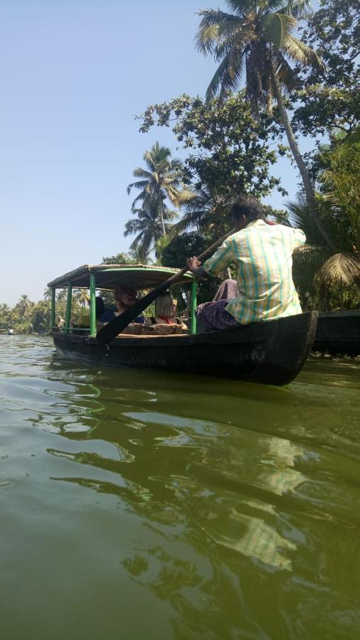 Hotel The Blues Alappuzha Zewnętrze zdjęcie